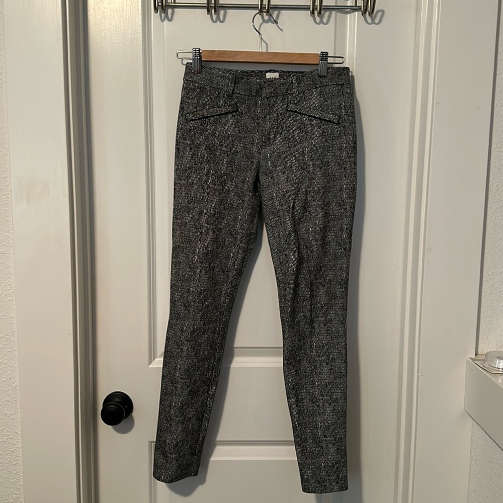 Gap skinny ankle pants size 0 in like new condition.